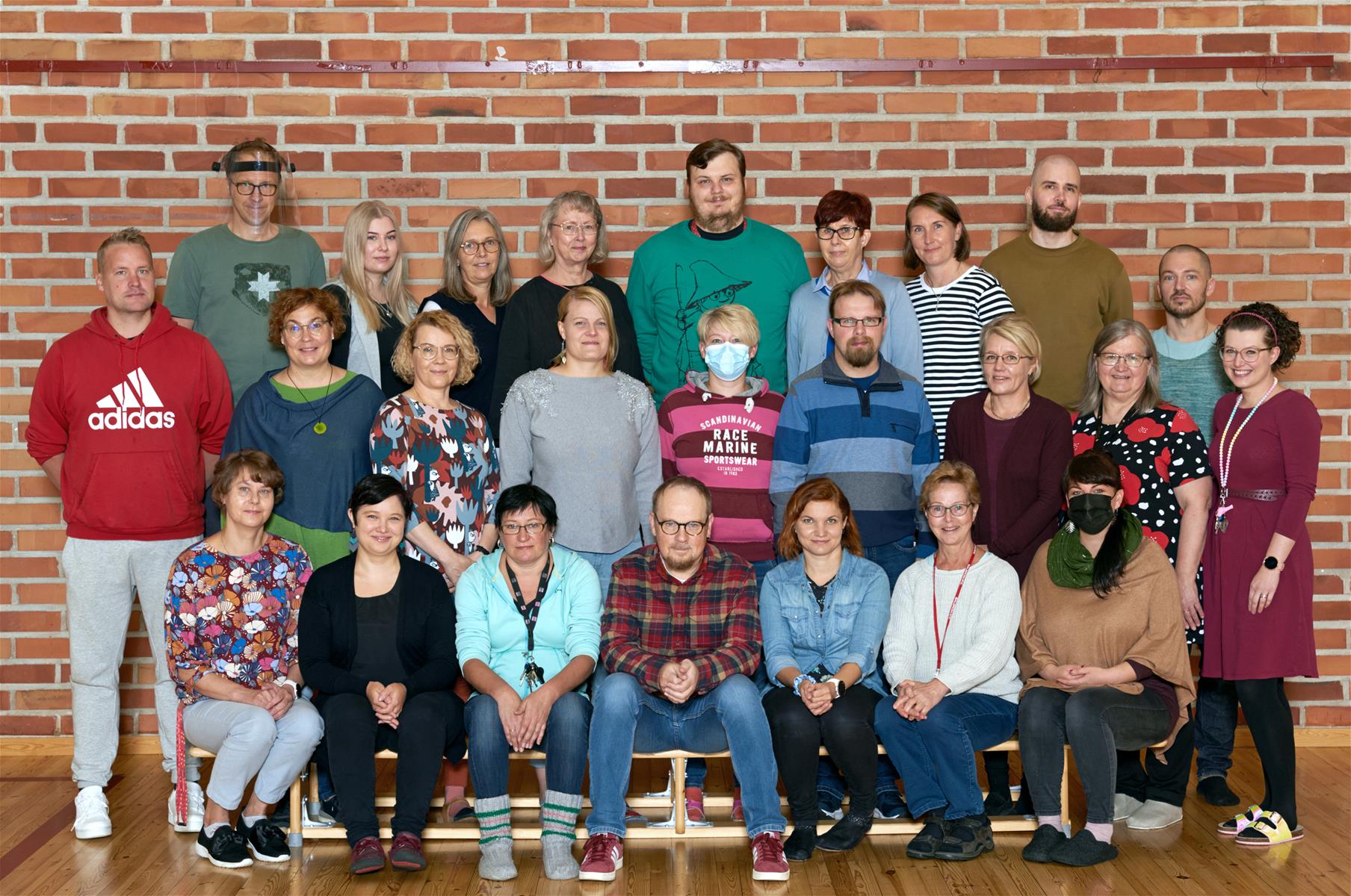 Simpeleen koulun ja Rautjärven lukion henkilökunta syksy 2021.jpg